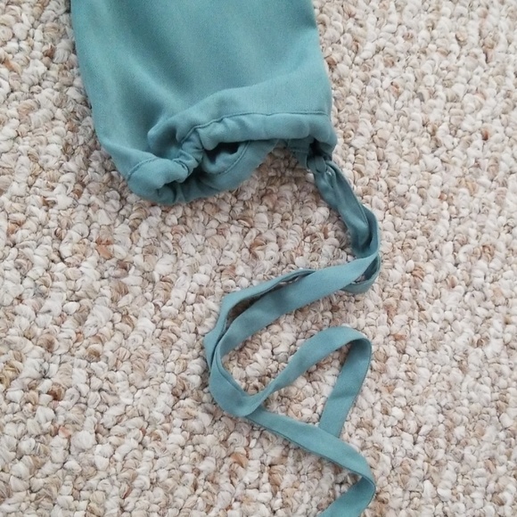 Surplice Cold Shoulder Green blouse - Picture 4 of 5